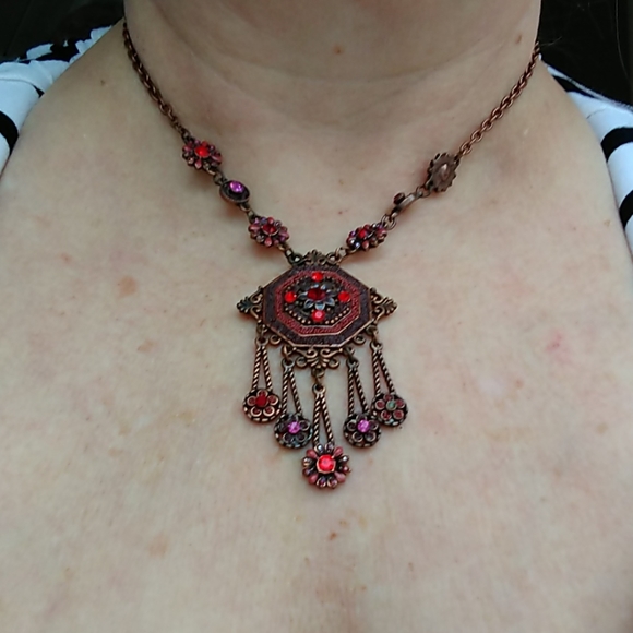 Bronze tone red jeweled Victorian drop necklace - Picture 8 of 8
